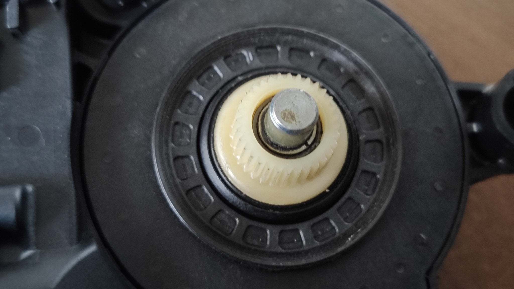 0130821765 8E1959801 NUOVO Motorino alzavetro anteriore destro Audi A4 - Debiautomotive