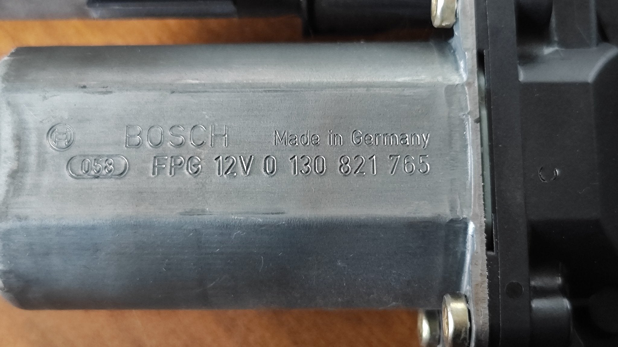 0130821765 8E1959801 NUOVO Motorino alzavetro anteriore destro Audi A4 - Debiautomotive