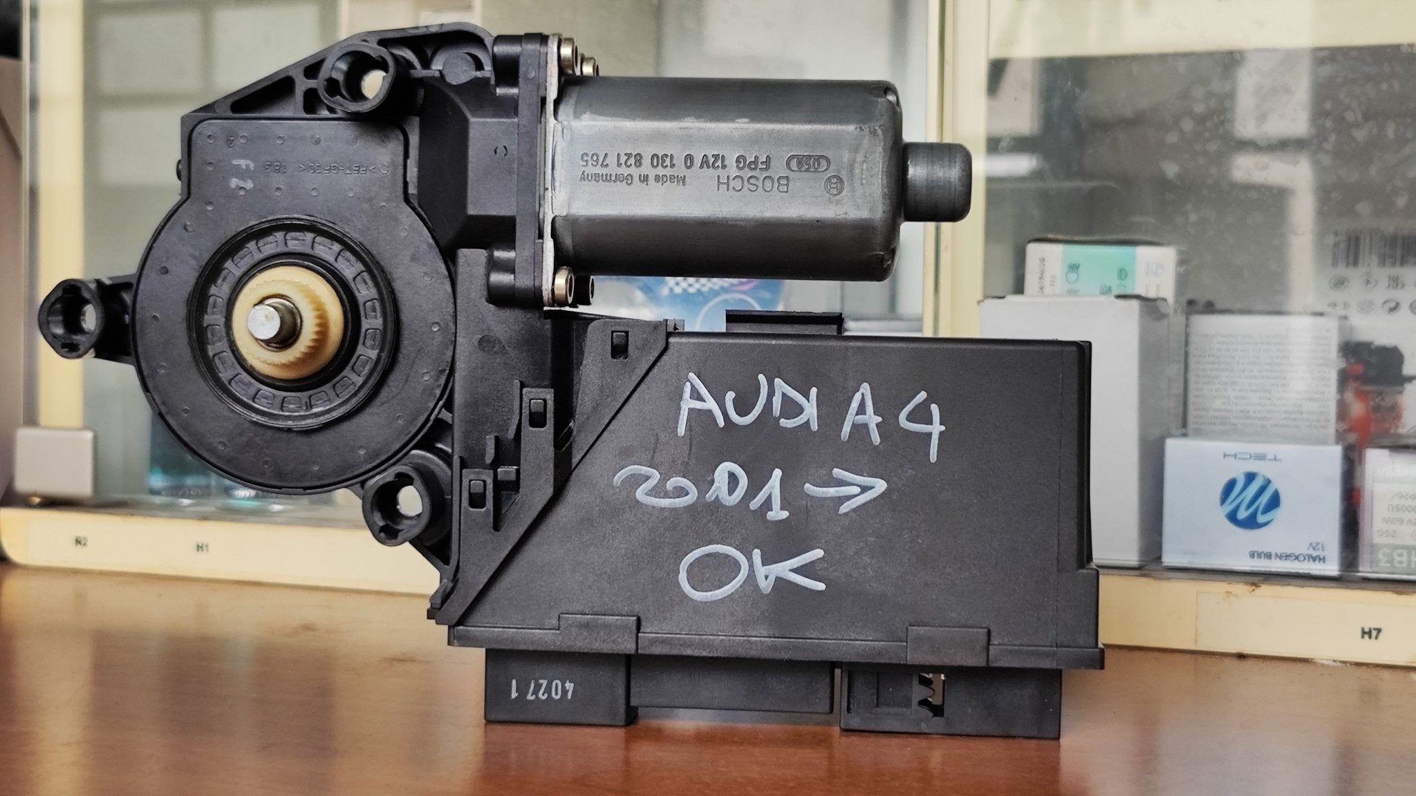 0130821765 8E1959801 NUOVO Motorino alzavetro anteriore destro Audi A4 - Debiautomotive