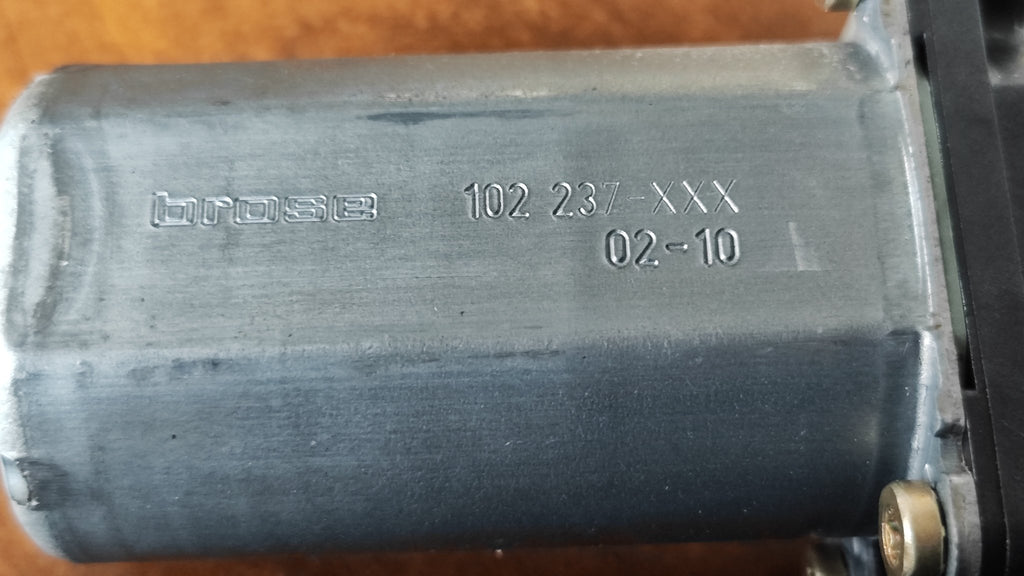 0130821765 8E1959801 NUOVO Motorino alzavetro anteriore destro Audi A4 - Debiautomotive