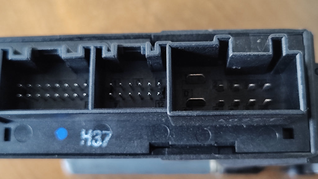 0130821765 8E1959801 NUOVO Motorino alzavetro anteriore destro Audi A4 - Debiautomotive