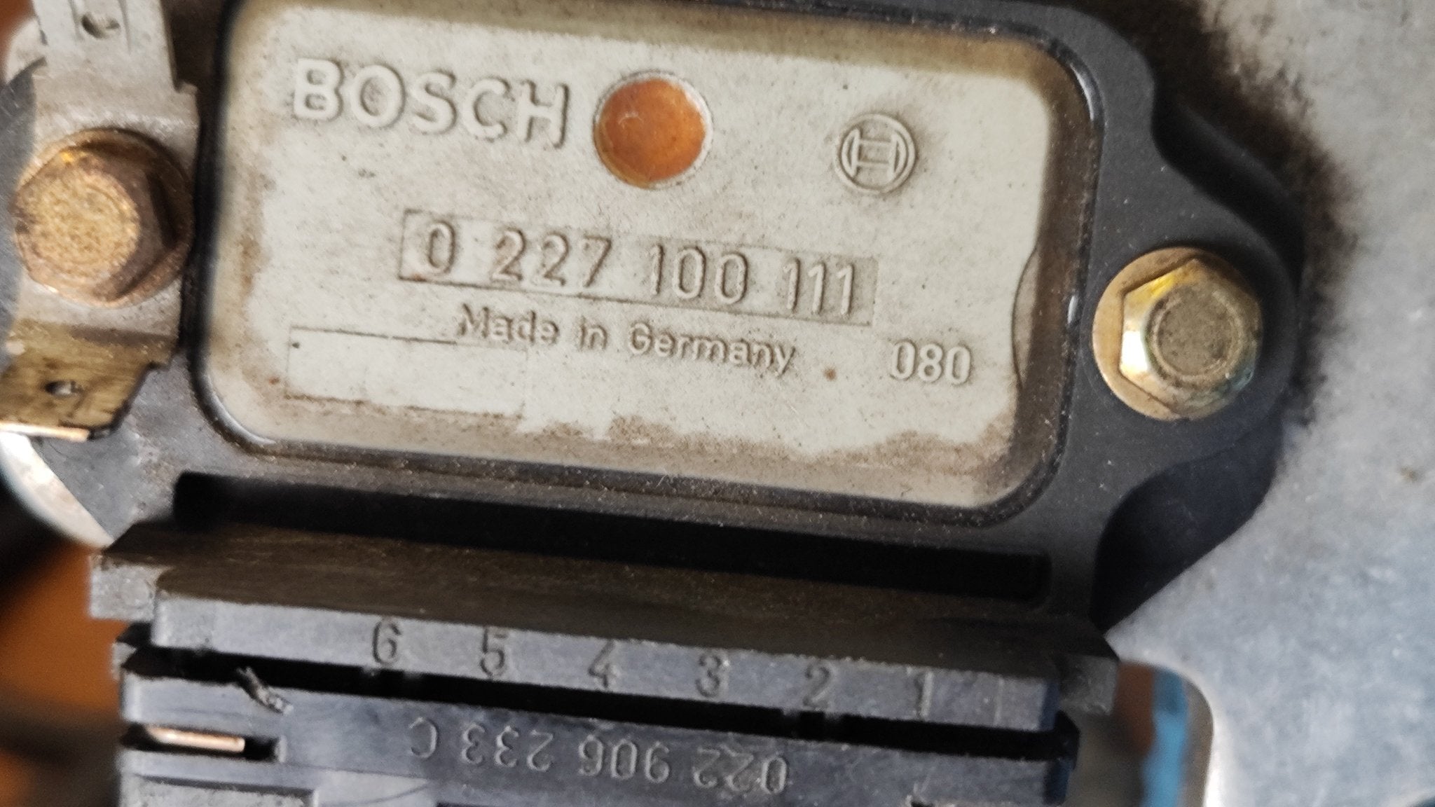 0237002133 spinterogeno Bosch Alfa Romeo 75 1600 - Debiautomotive