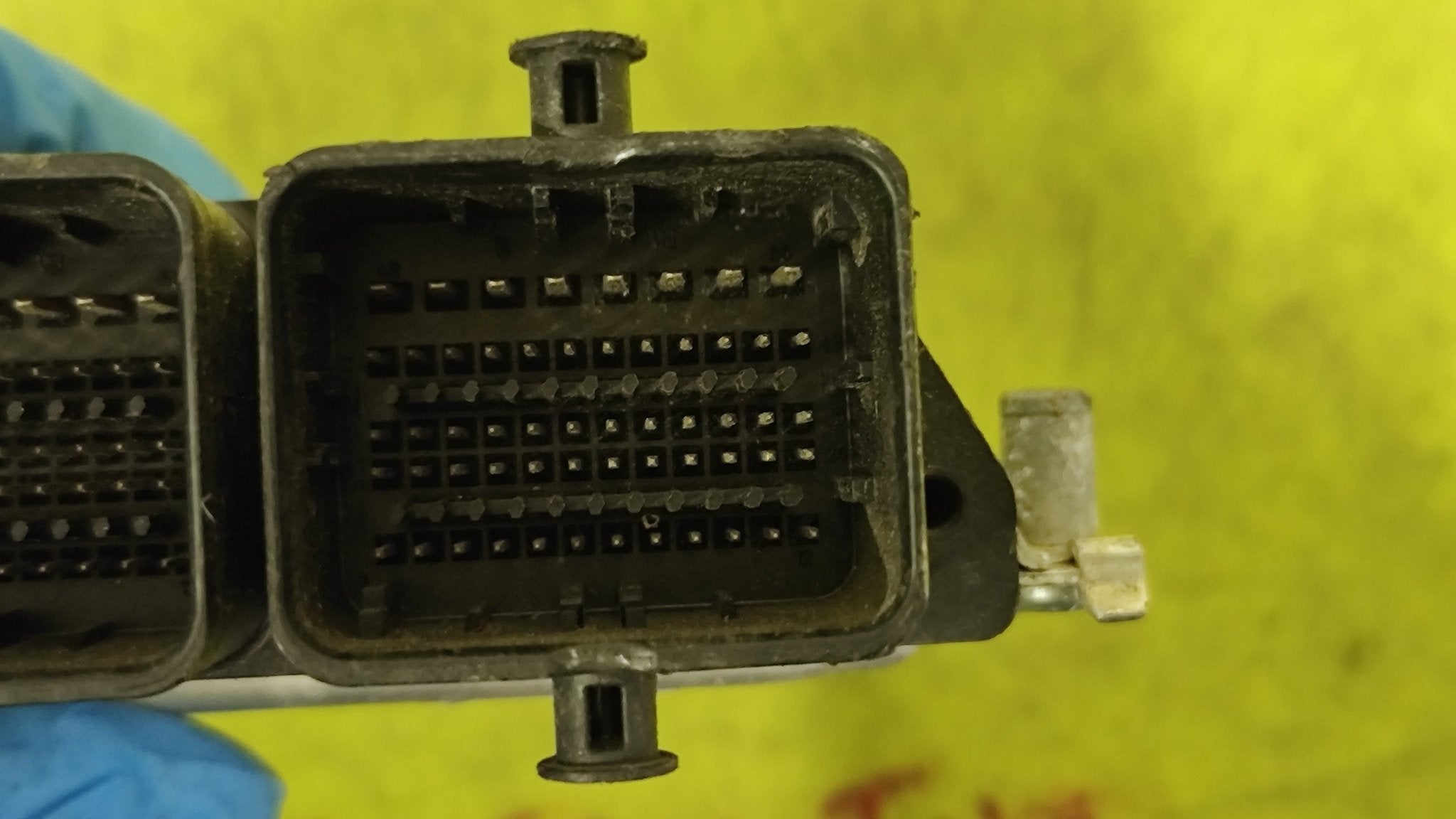 0261S08574 04C907309N ME17.5.24 centralina motore VW UP 1.0B - Debiautomotive