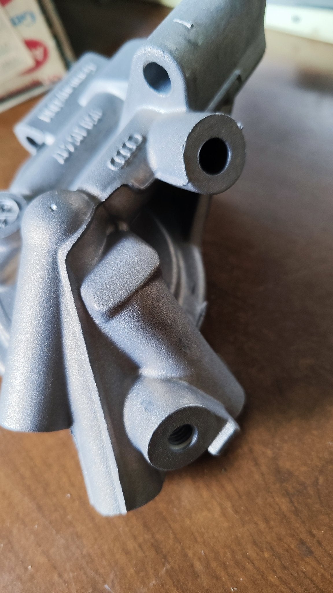 050115417 Supporto filtro olio Originale Audi A4 A6 - Debiautomotive