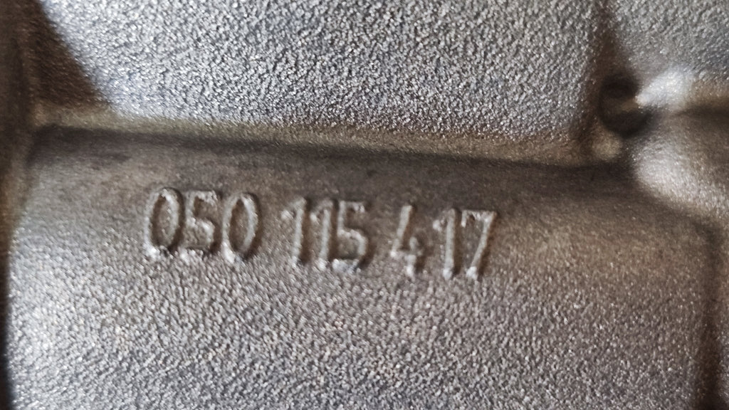 050115417 Supporto filtro olio Originale Audi A4 A6 - Debiautomotive