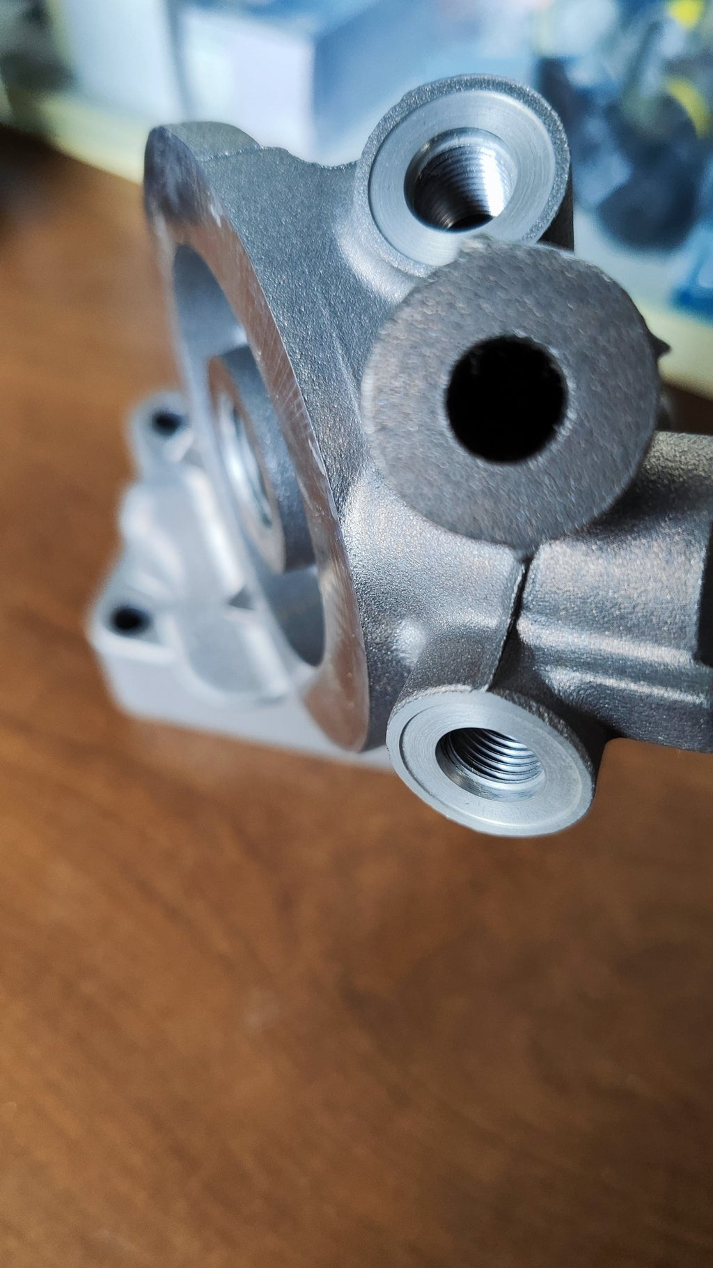 050115417 Supporto filtro olio Originale Audi A4 A6 - Debiautomotive