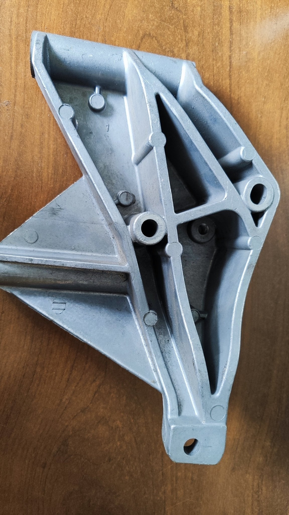 053145515A SUPPORTO ALTERNATORE AUDI 80 COUPE' (1993) 2.0 B/GPL 103KW 3P - Debiautomotive