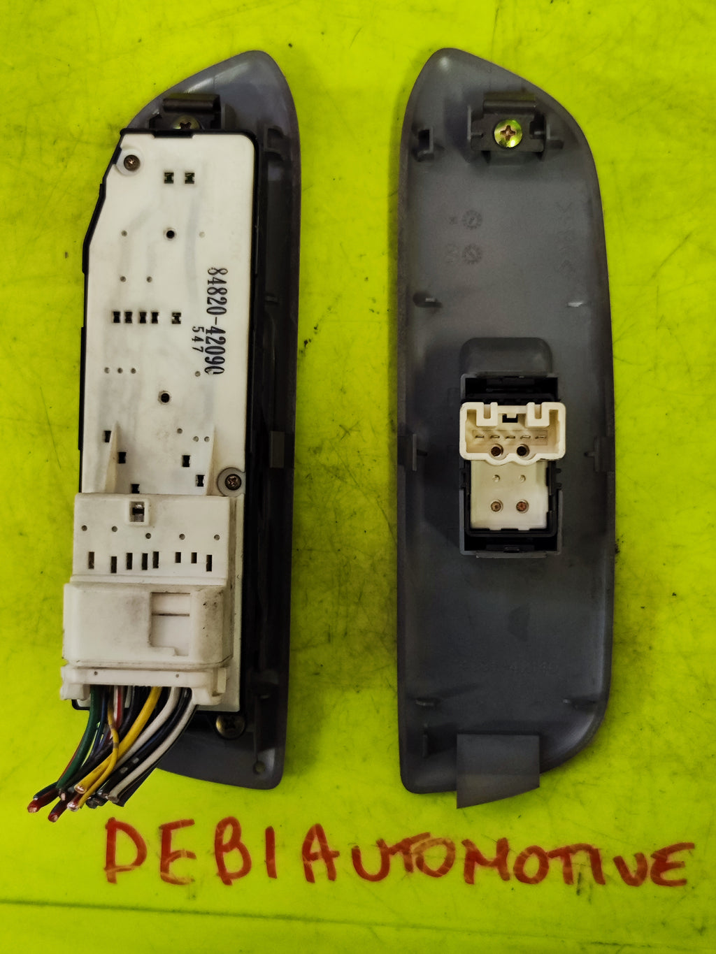 Coppia di pulsantiere Toyota RAV 4 2.0B 84820-42090 sx 74231-42140 dx  