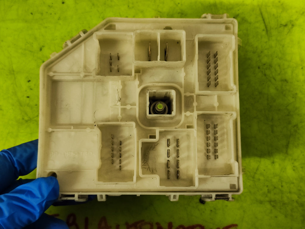 Scatola Fusibili Toyota RAV4 2.0B 90987-02012 156700-0870 