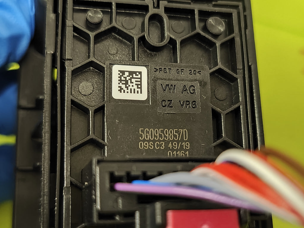 Pulsantiera anteriore sx Volkswagen 5G0959857D 