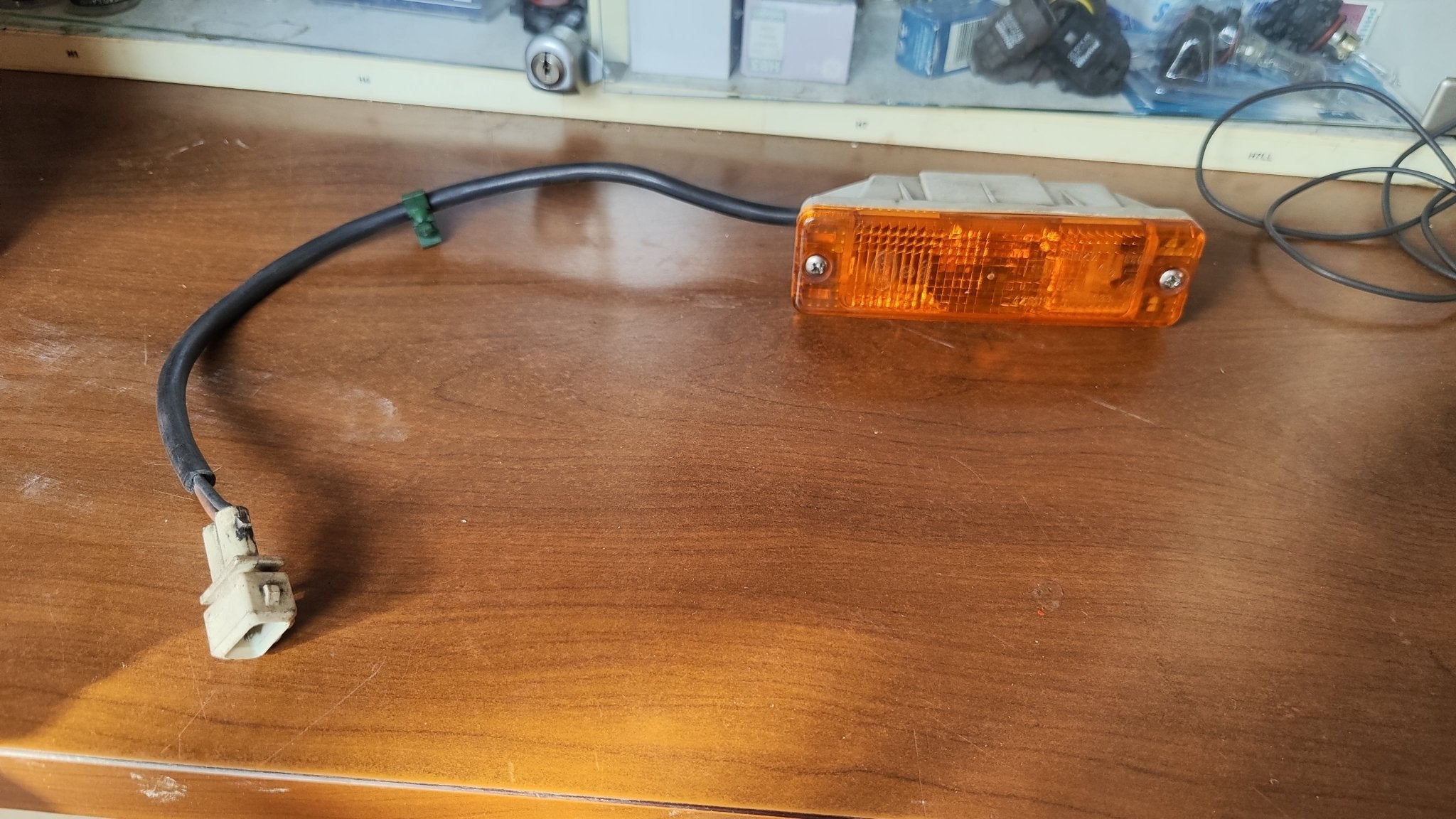 171953155E Originale indicatore di direzione anteriore Volkswagen Golf 83>92 - Debiautomotive