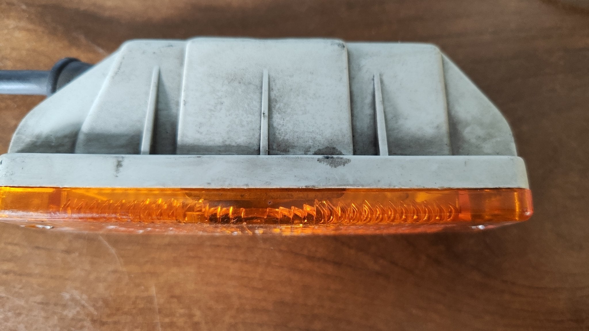 171953155E Originale indicatore di direzione anteriore Volkswagen Golf 83>92 - Debiautomotive