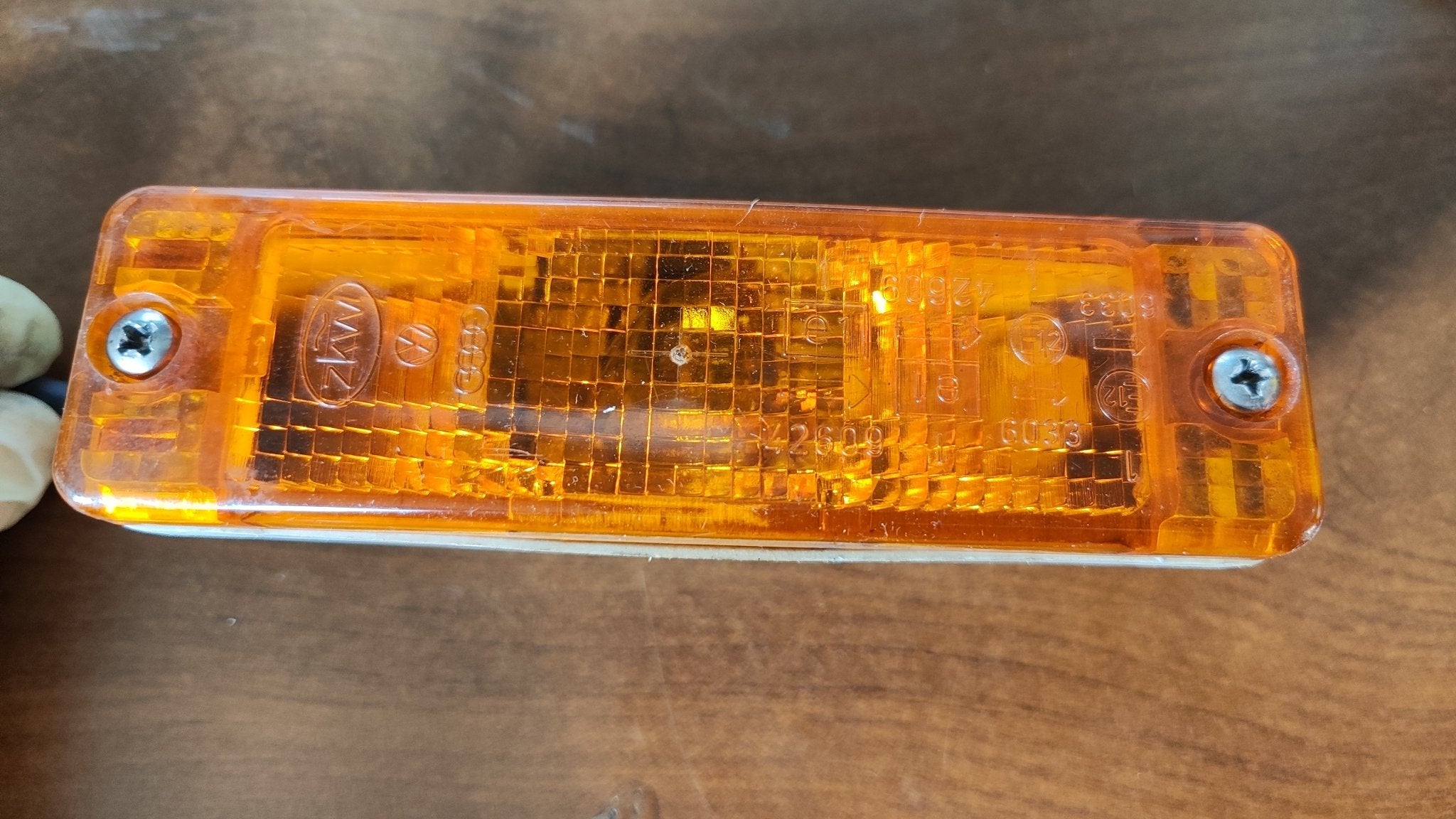 171953155E Originale indicatore di direzione anteriore Volkswagen Golf 83>92 - Debiautomotive