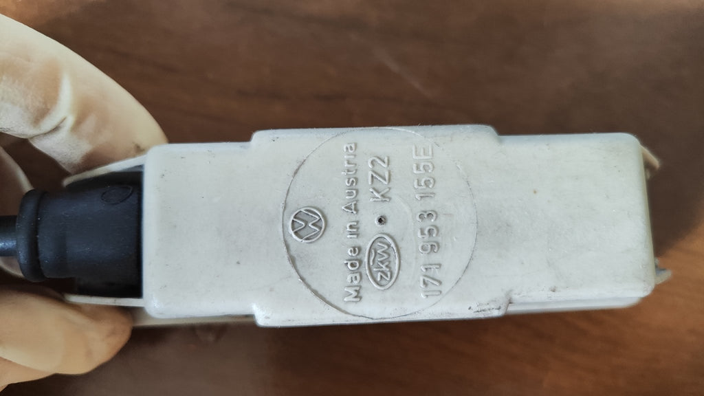 171953155E Originale indicatore di direzione anteriore Volkswagen Golf 83>92 - Debiautomotive