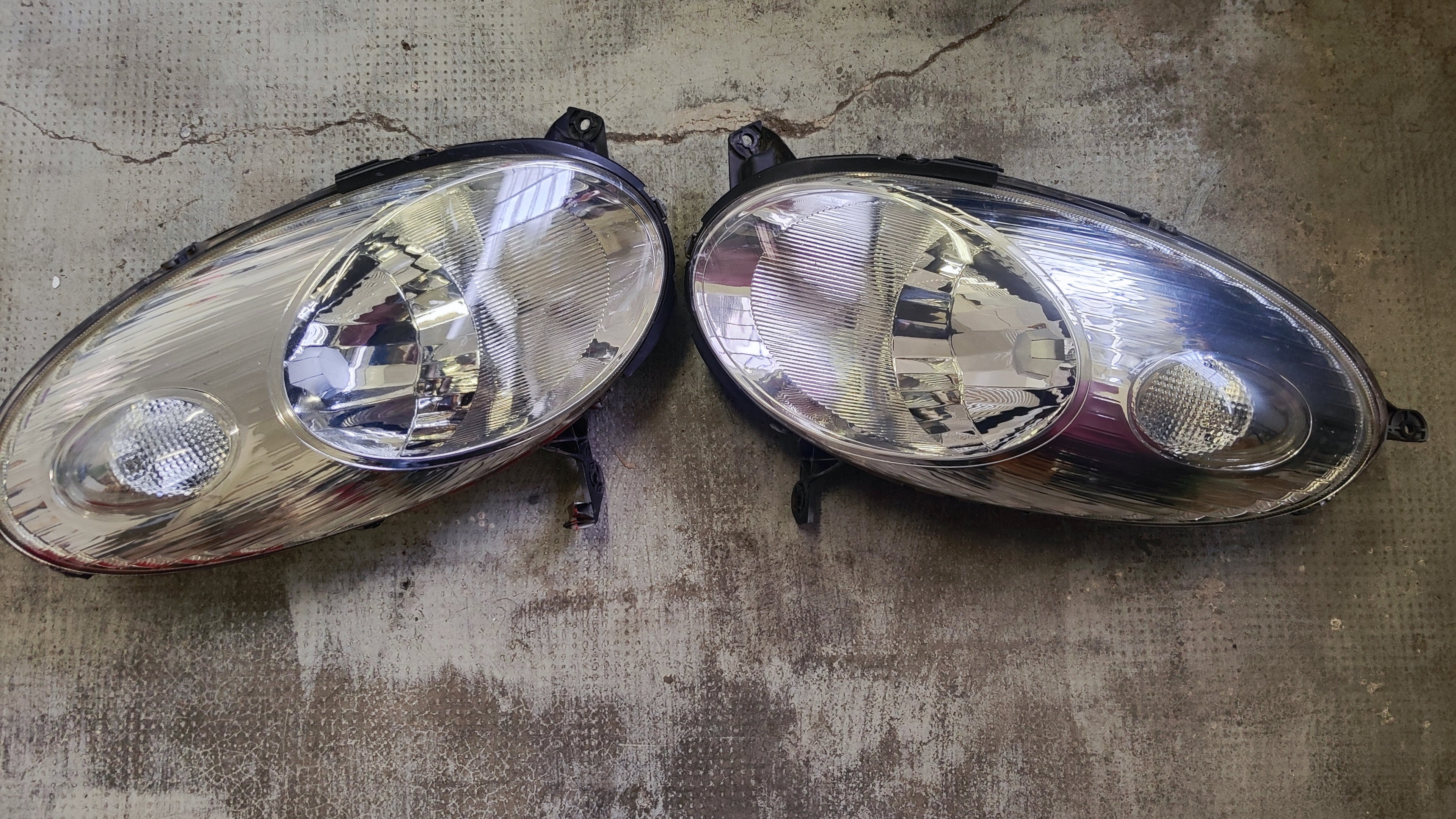 26060-AX700 faro anteriore sx 26010-AX700 faro anteriore dx Nissan Micra k12