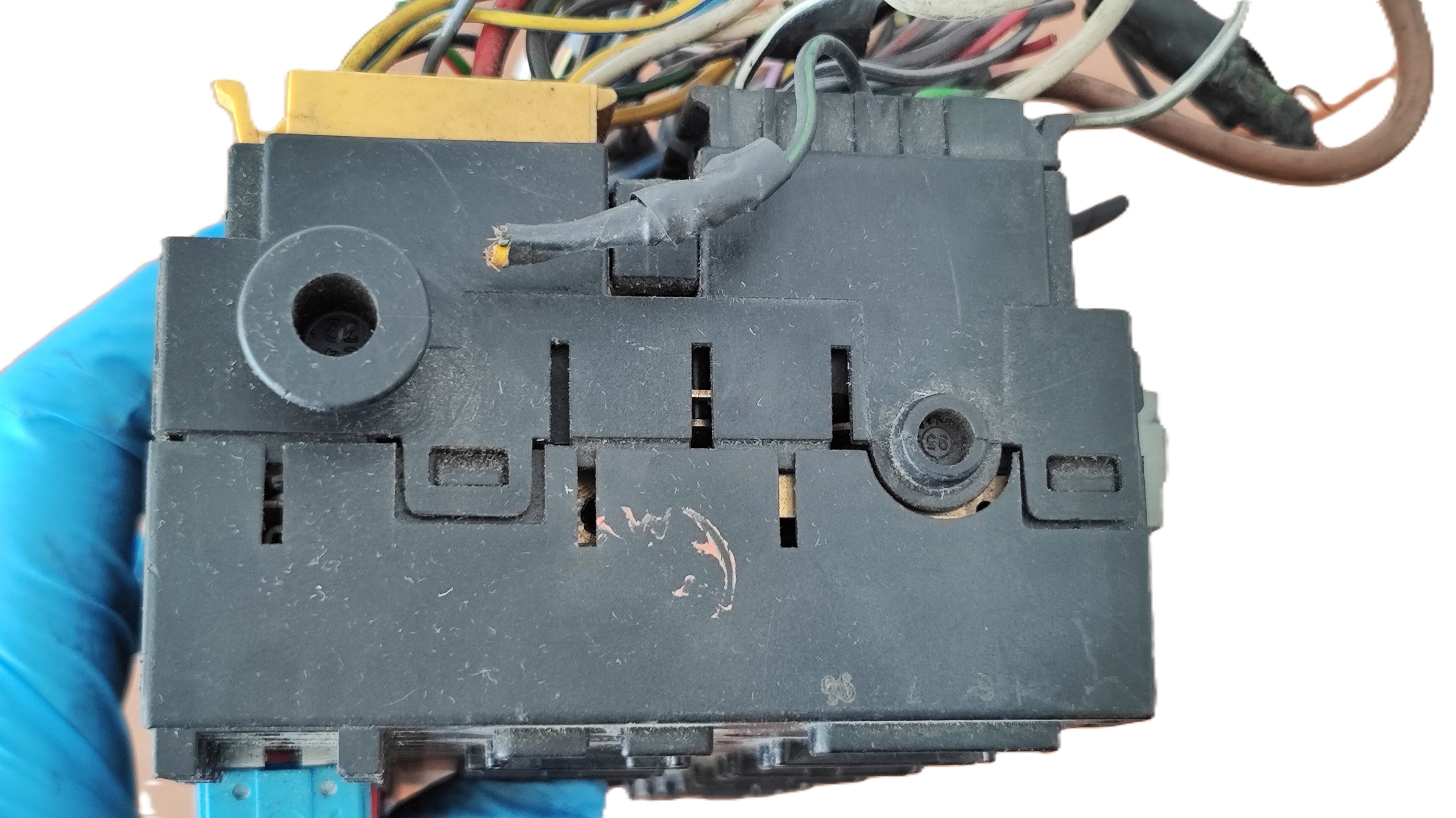 Scatola centralina fusibili/relè Volkswagen Seat Audi 357937039