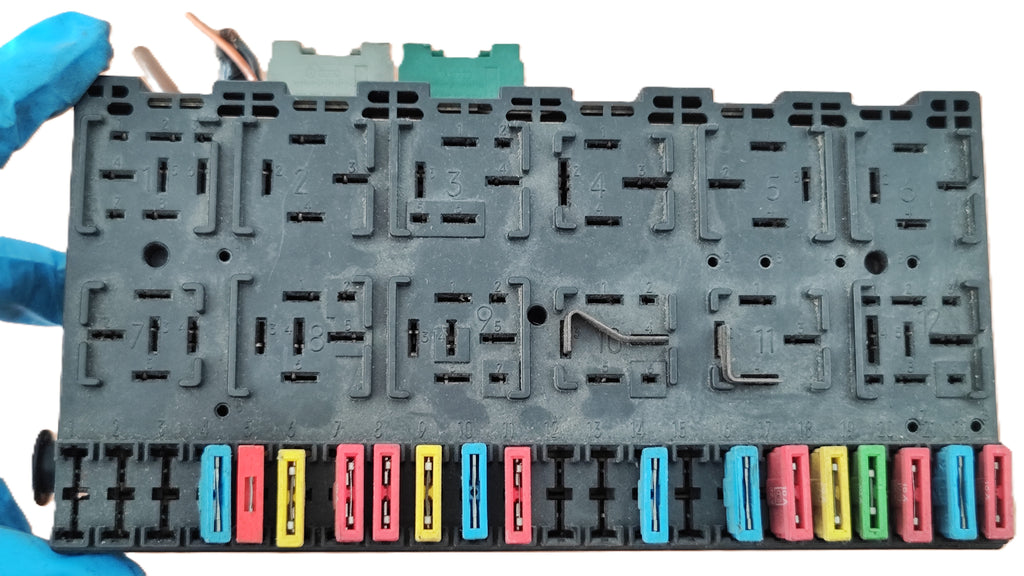 Scatola centralina fusibili/relè Volkswagen Seat Audi 357937039