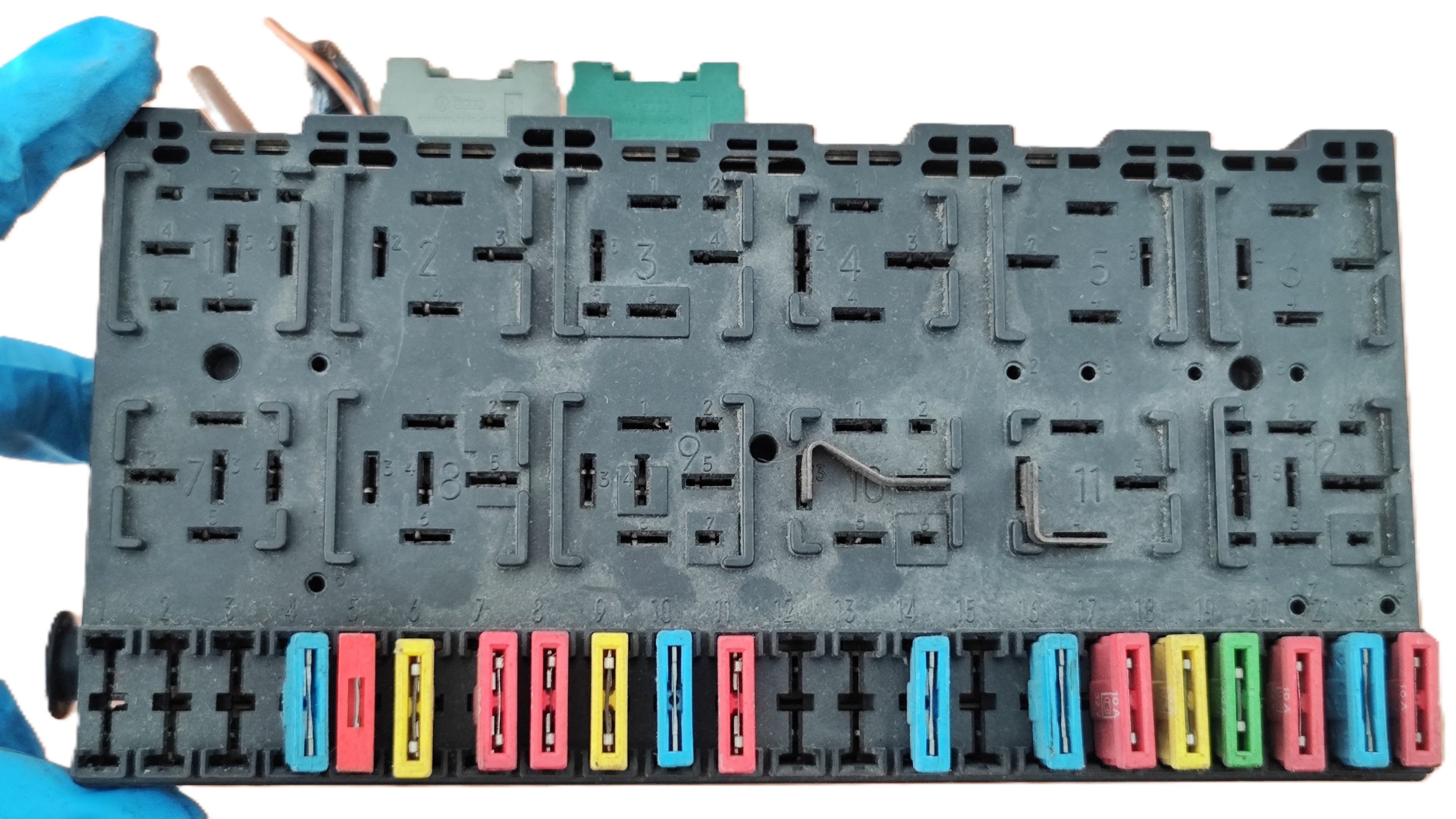 Scatola centralina fusibili/relè Volkswagen Seat Audi 357937039