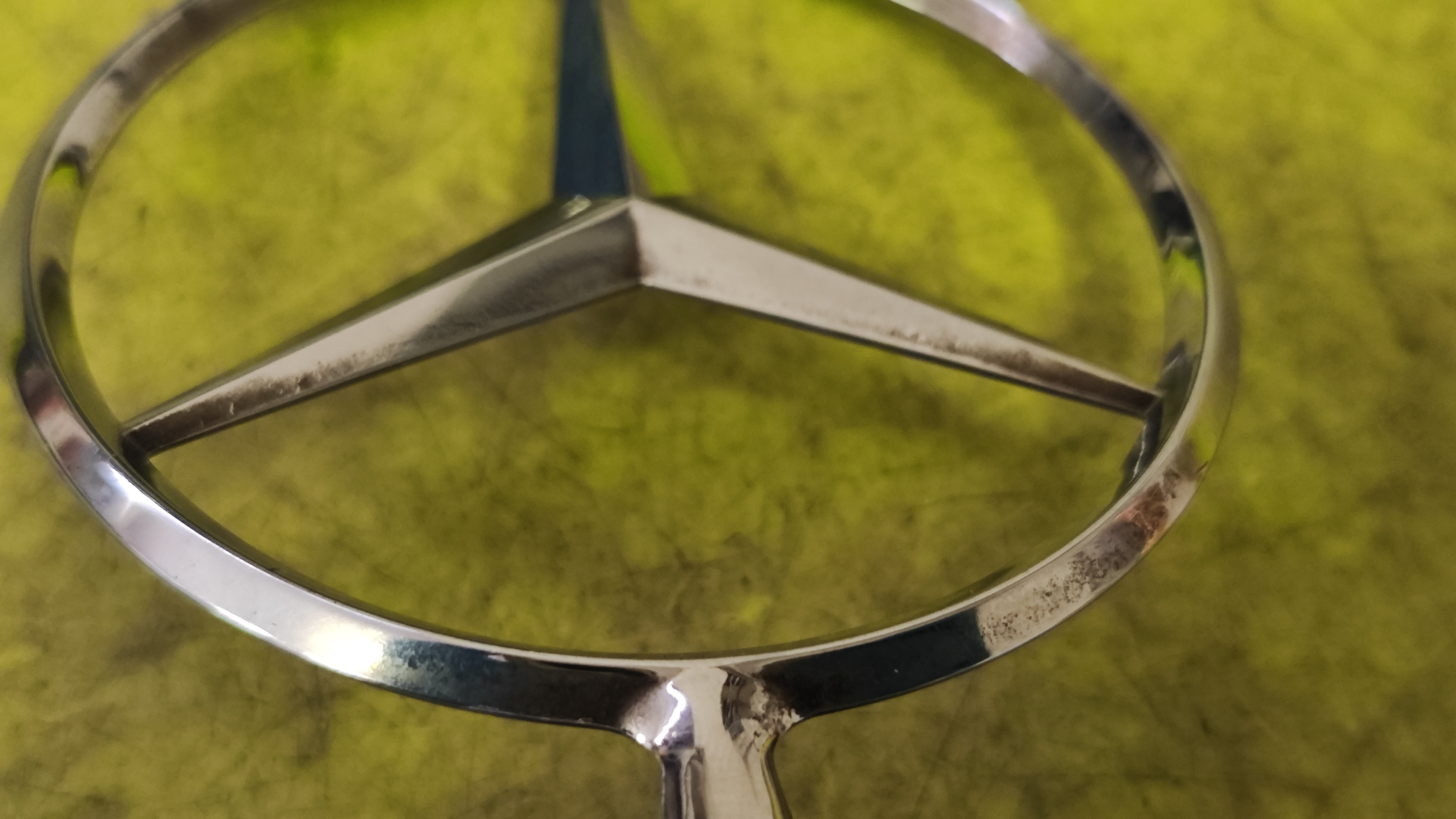 Stella emblema usata cofano motore Mercedes-Benz W202 S202 A2028800086