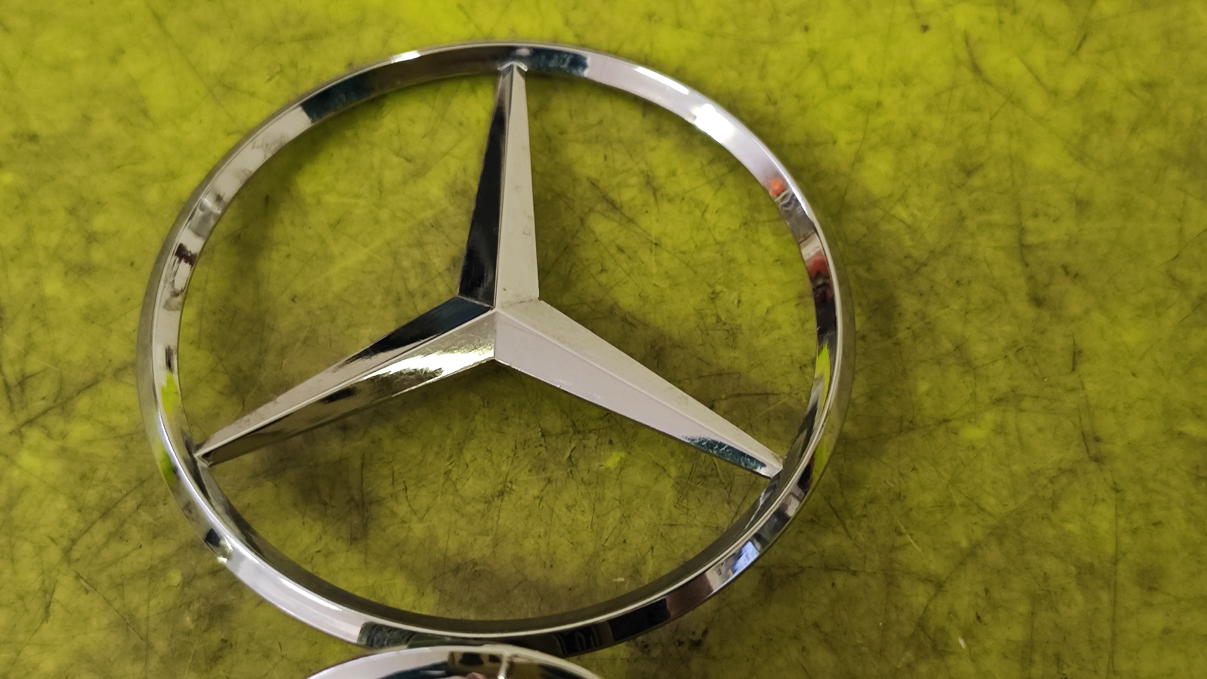 Stella emblema Cofano Anteriore Mercedes-Benz W208 W124 W202 W203 A2108800186 