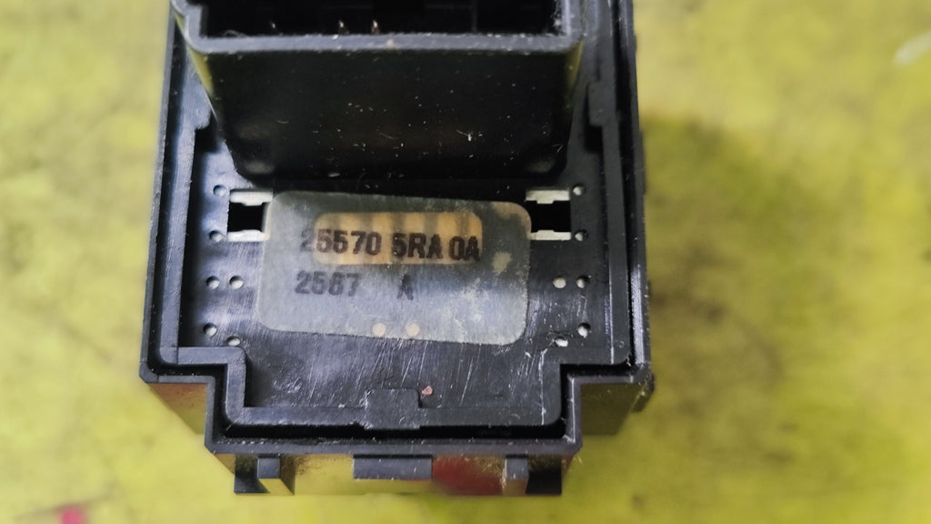 Pulsante regolazione specchietto estero Nissan Micra 25570-5RA0A 