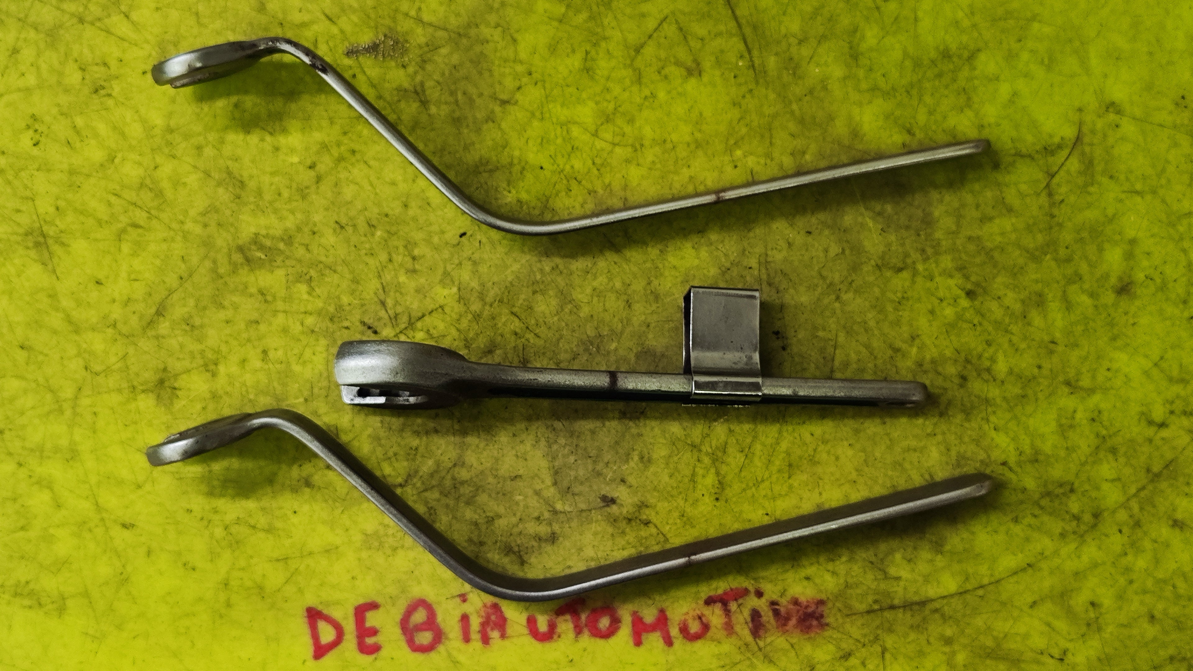 Chiavi per la regolazione del gruppo Valvole Mercedes-Benz 615589000