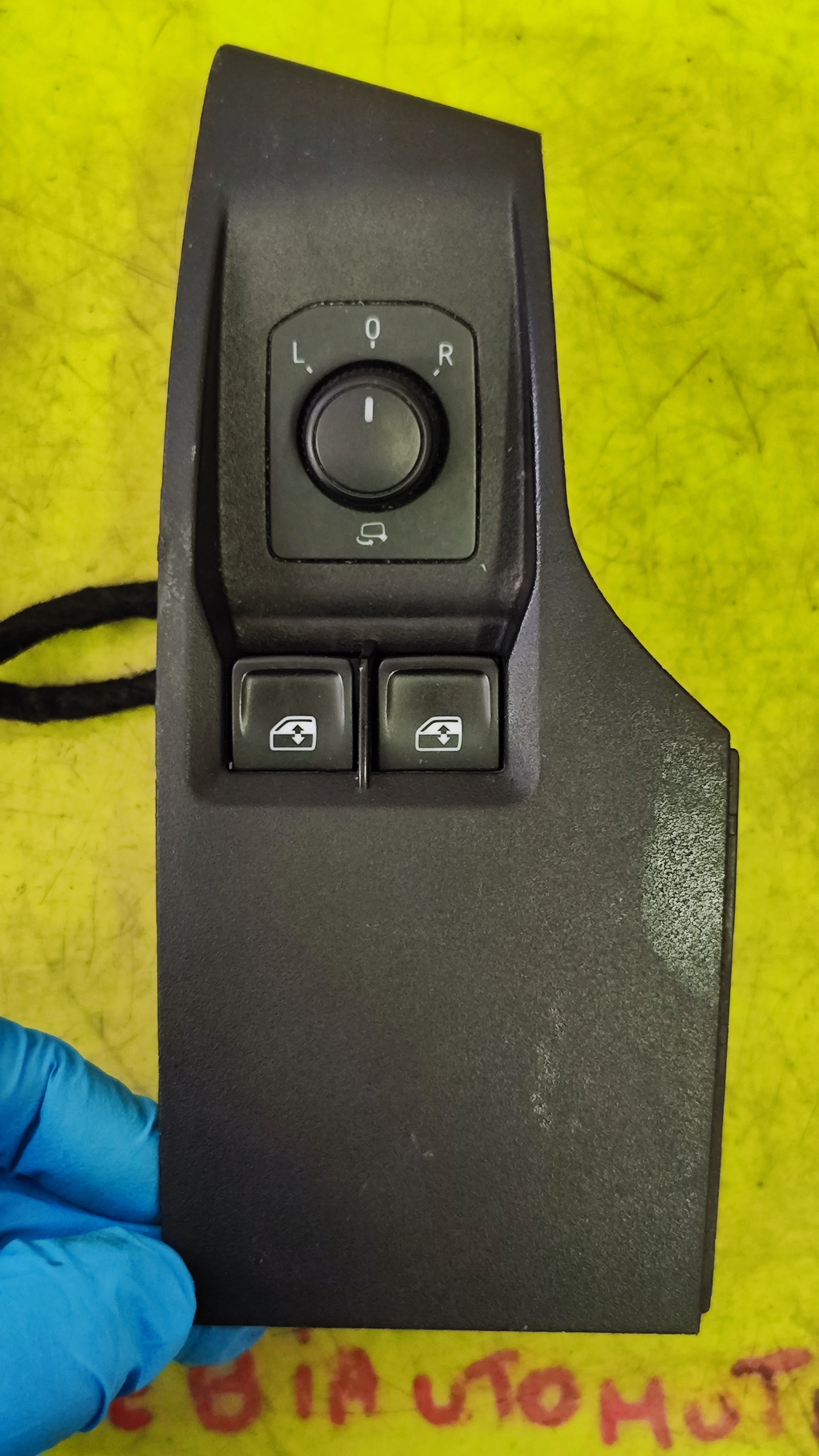 Pulsantiera anteriore lato guida VW Seat  6F1867171 6F0959565 5G0959858F 