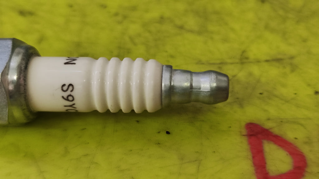 Candela accensione Mercedes-Benz M102/103 A0031592303 