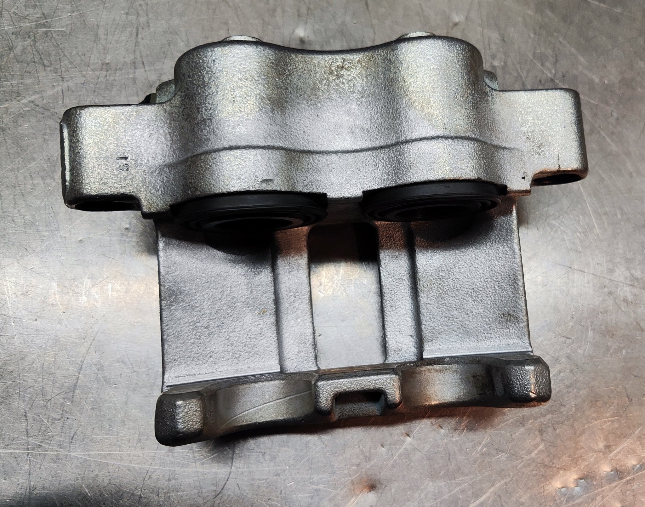 22.5951.00 6M28 Originale pinza freno posteriore Brembo Iveco Daily - Debiautomotive