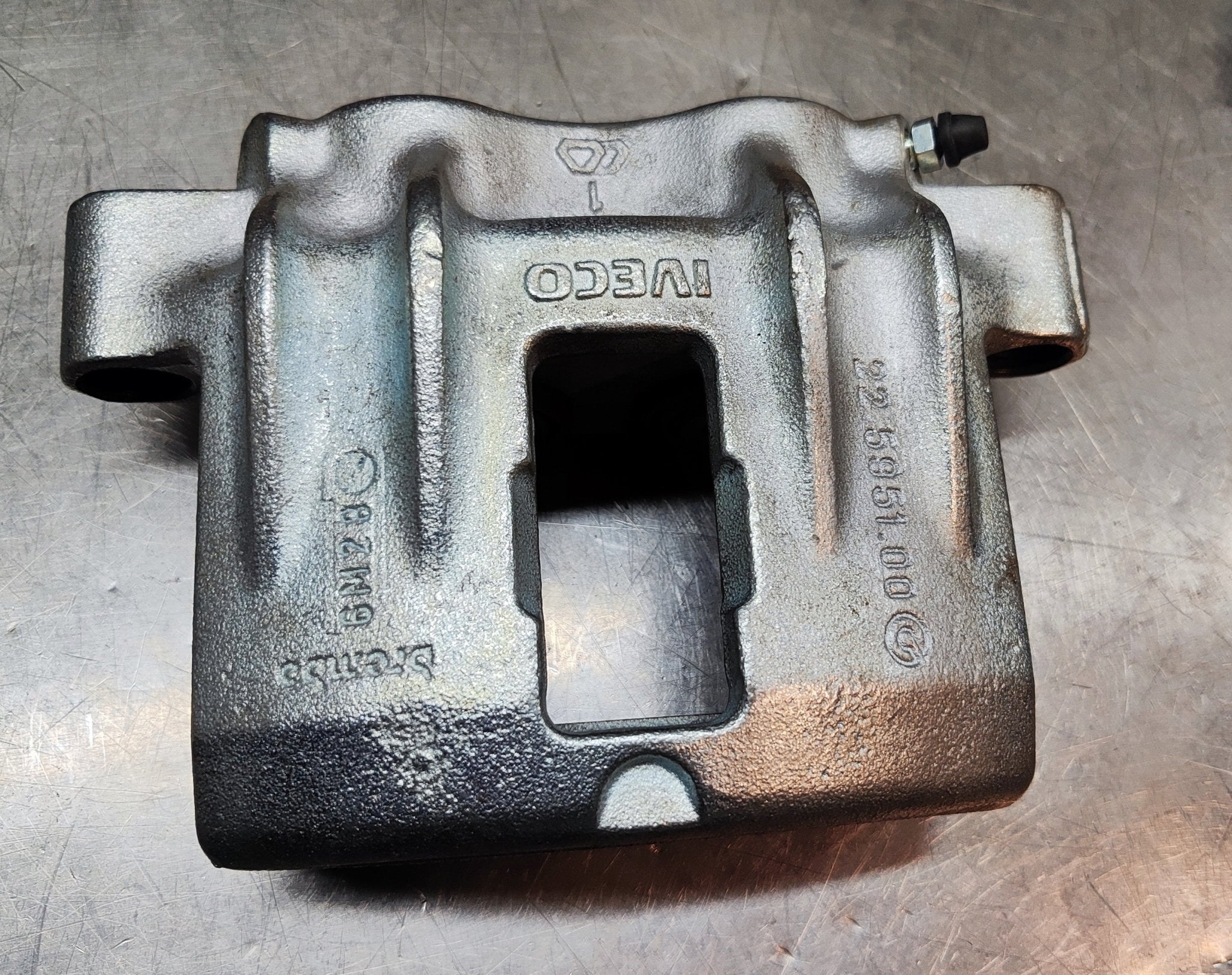 22.5951.00 6M28 Originale pinza freno posteriore Brembo Iveco Daily - Debiautomotive