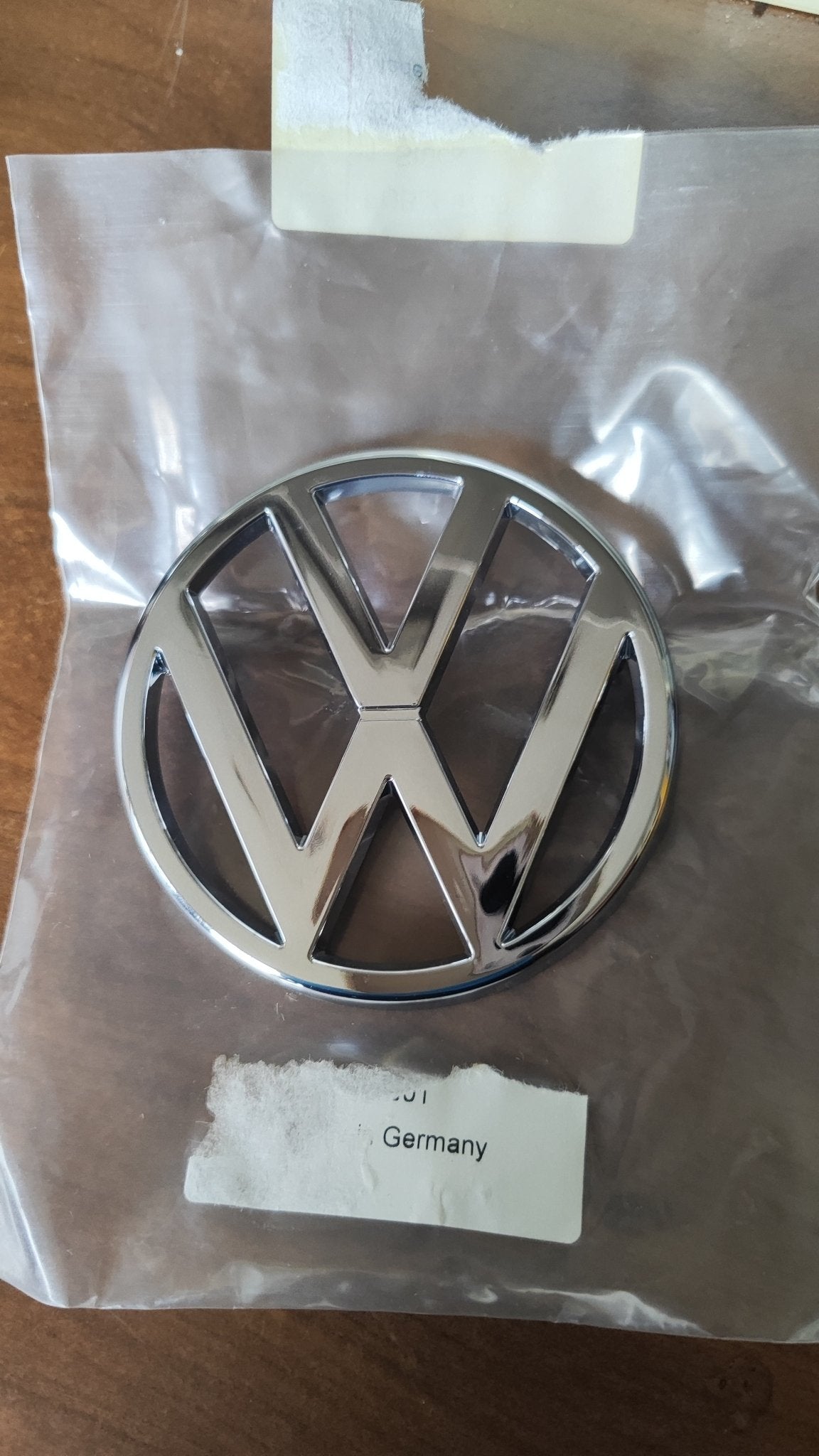 321853601 VW LOGO STEMMA EPOCA DIAM 9,5 NUOVO 1977 - Debiautomotive