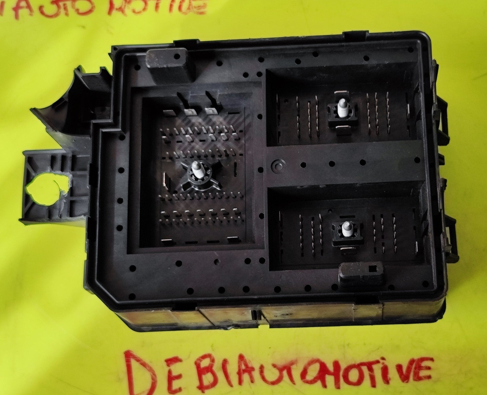 39036044 centralina porta fusibili Opel Corsa E 2016 - Debiautomotive