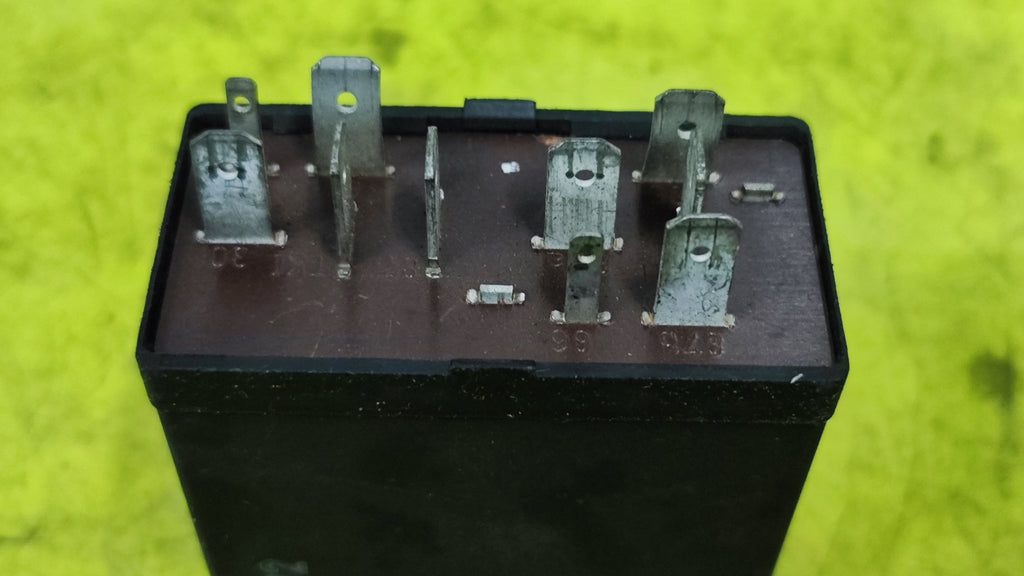 441959257C/343 Relais alzacristalli elettrici Audi 80 90 B4 / 100 C4 - Debiautomotive