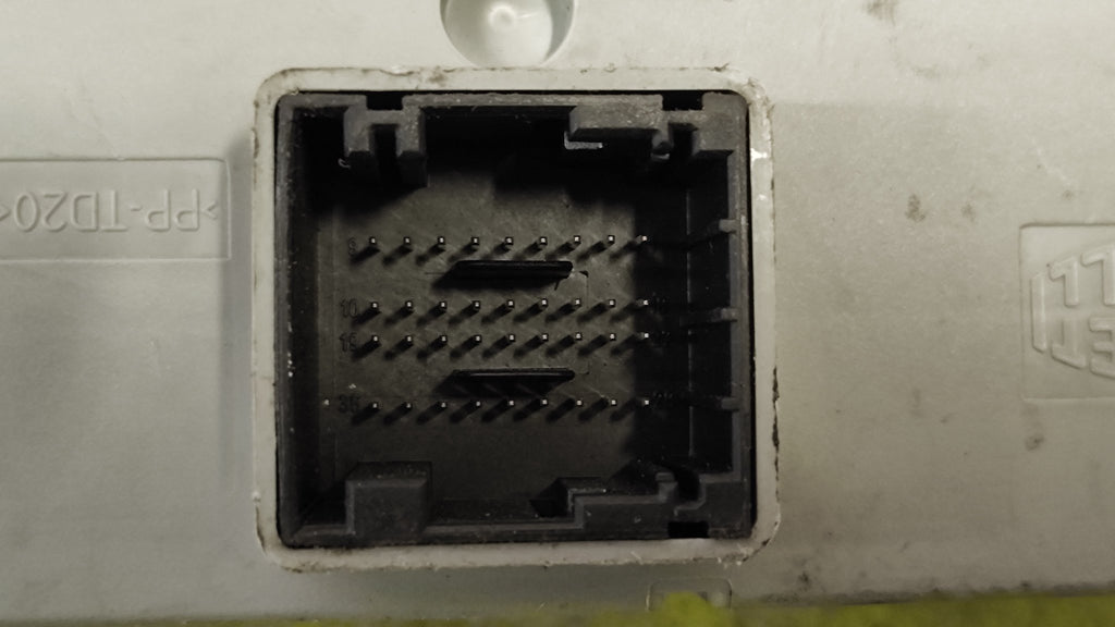 50504852 46558758 body computer e scatola fusibili Alfa Romeo 147 2000>2010 - Debiautomotive
