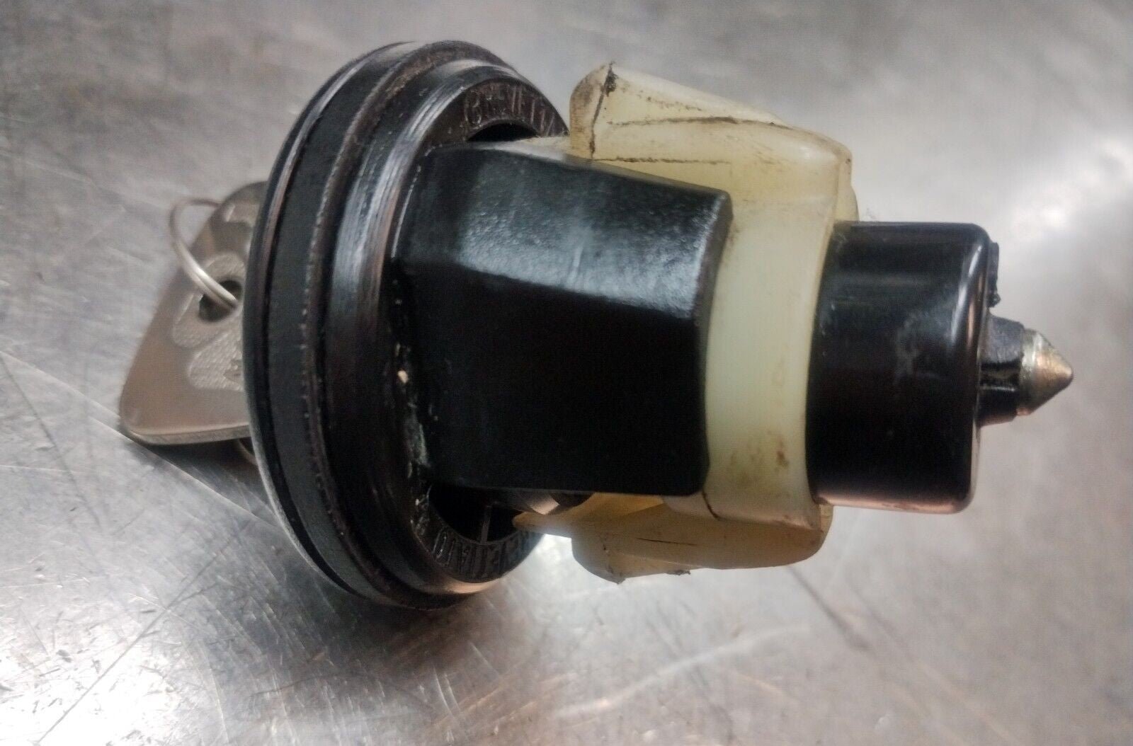 60703887 ORIGINALE tappo serbatoio Alfa Romeo Giulietta (116) - Debiautomotive