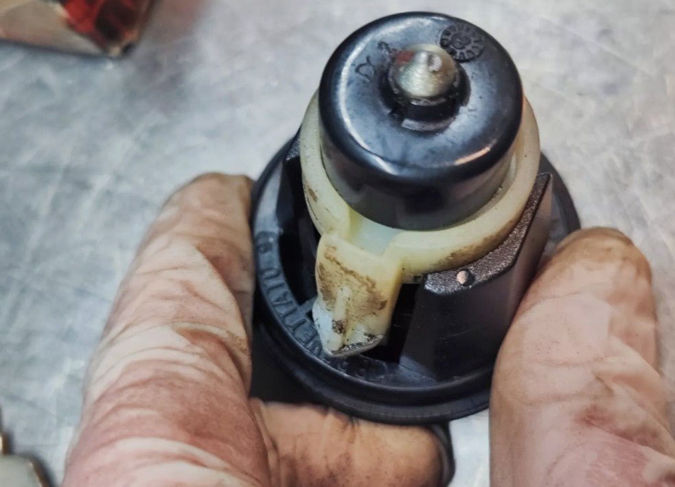 60703887 ORIGINALE tappo serbatoio Alfa Romeo Giulietta (116) - Debiautomotive