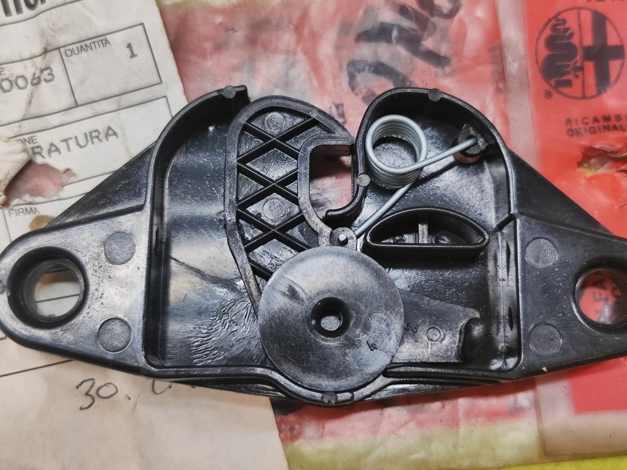 60727514 Serratura Cofano Vano Motore Alfa Romeo Alfetta GTV - Debiautomotive