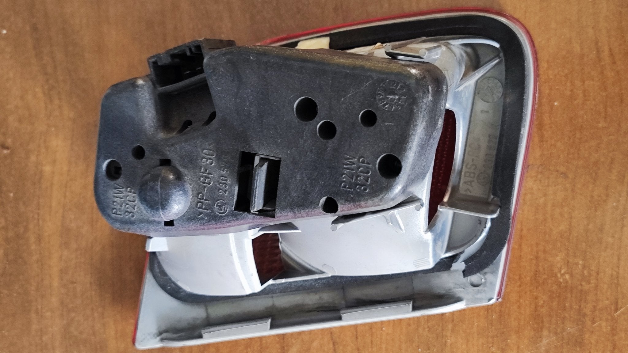 8383821 8364923 8383822 8364924 Coppia di fanali posteriori BMW Serie 3 E46 98>06 - Debiautomotive