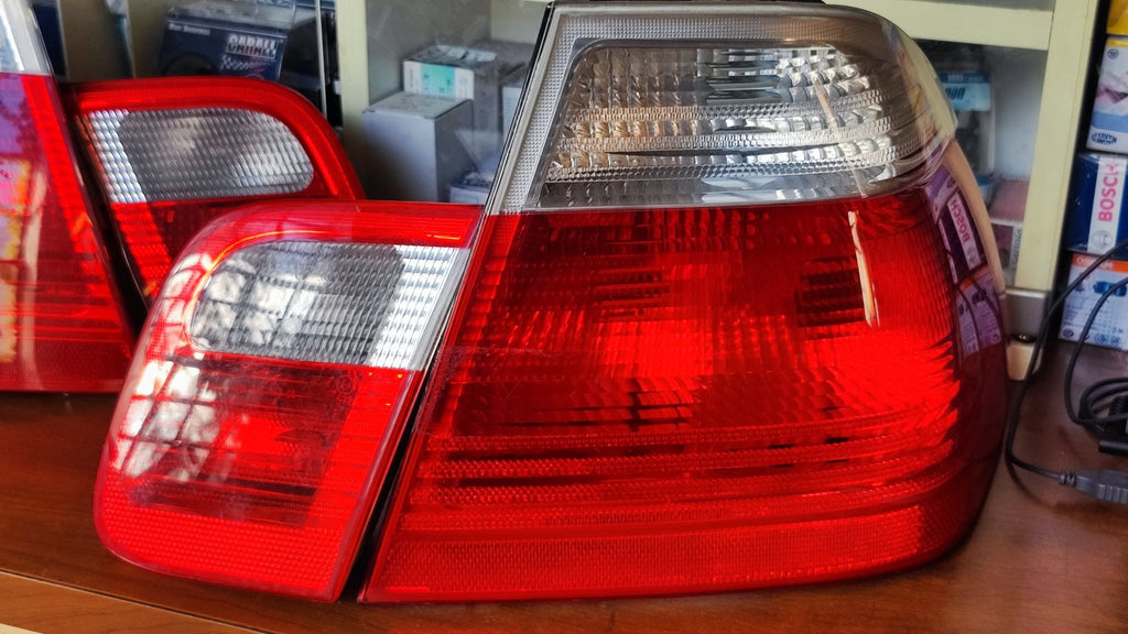 8383821 8364923 8383822 8364924 Coppia di fanali posteriori BMW Serie 3 E46 98>06 - Debiautomotive