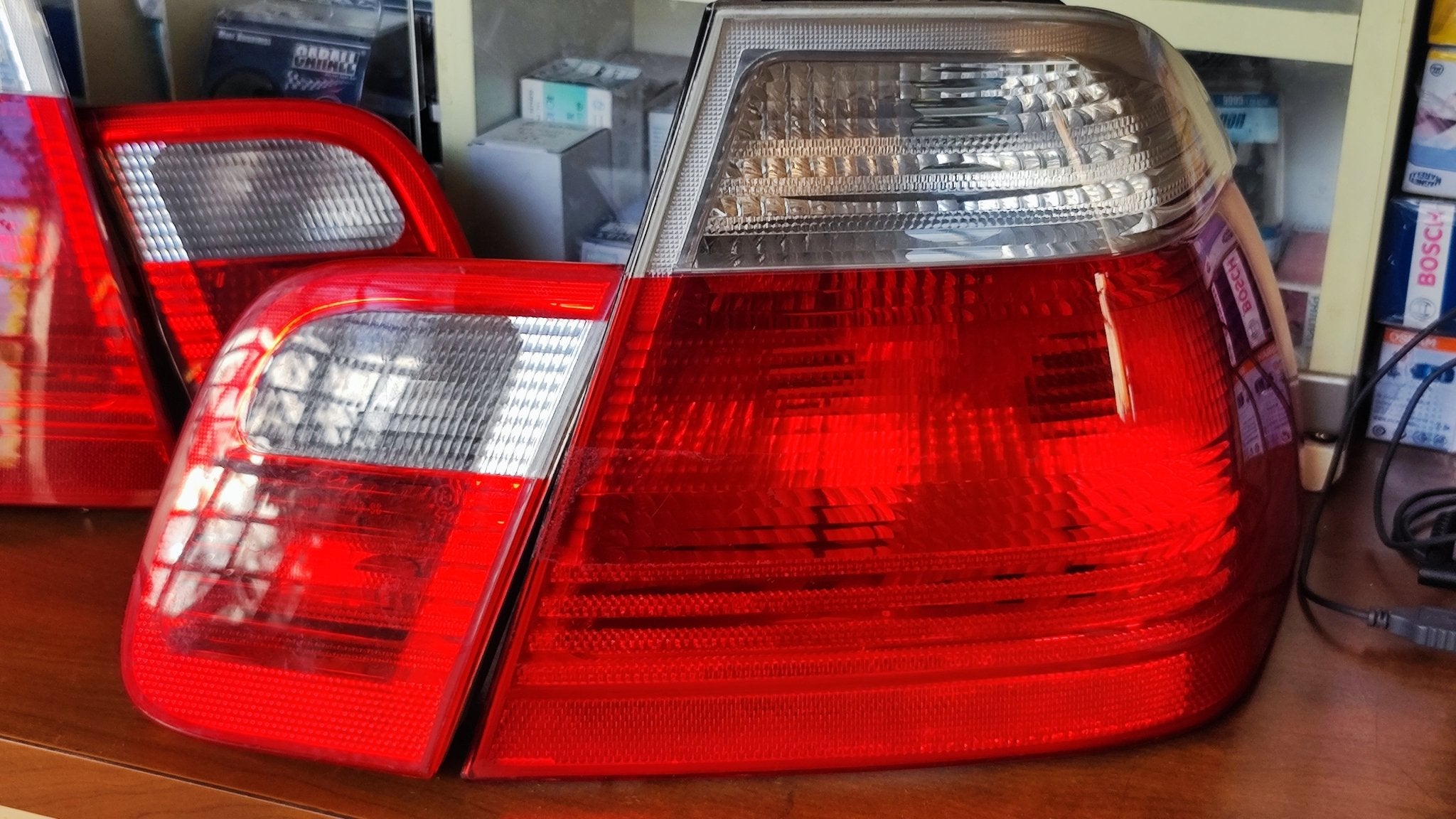 8383821 8364923 8383822 8364924 Coppia di fanali posteriori BMW Serie 3 E46 98>06 - Debiautomotive