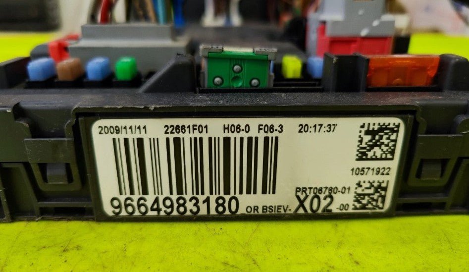 96684983180 BSI X02 CITROEN PEUGEOT SCATOLA FUSIBILI - Debiautomotive