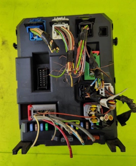 96684983180 BSI X02 CITROEN PEUGEOT SCATOLA FUSIBILI - Debiautomotive