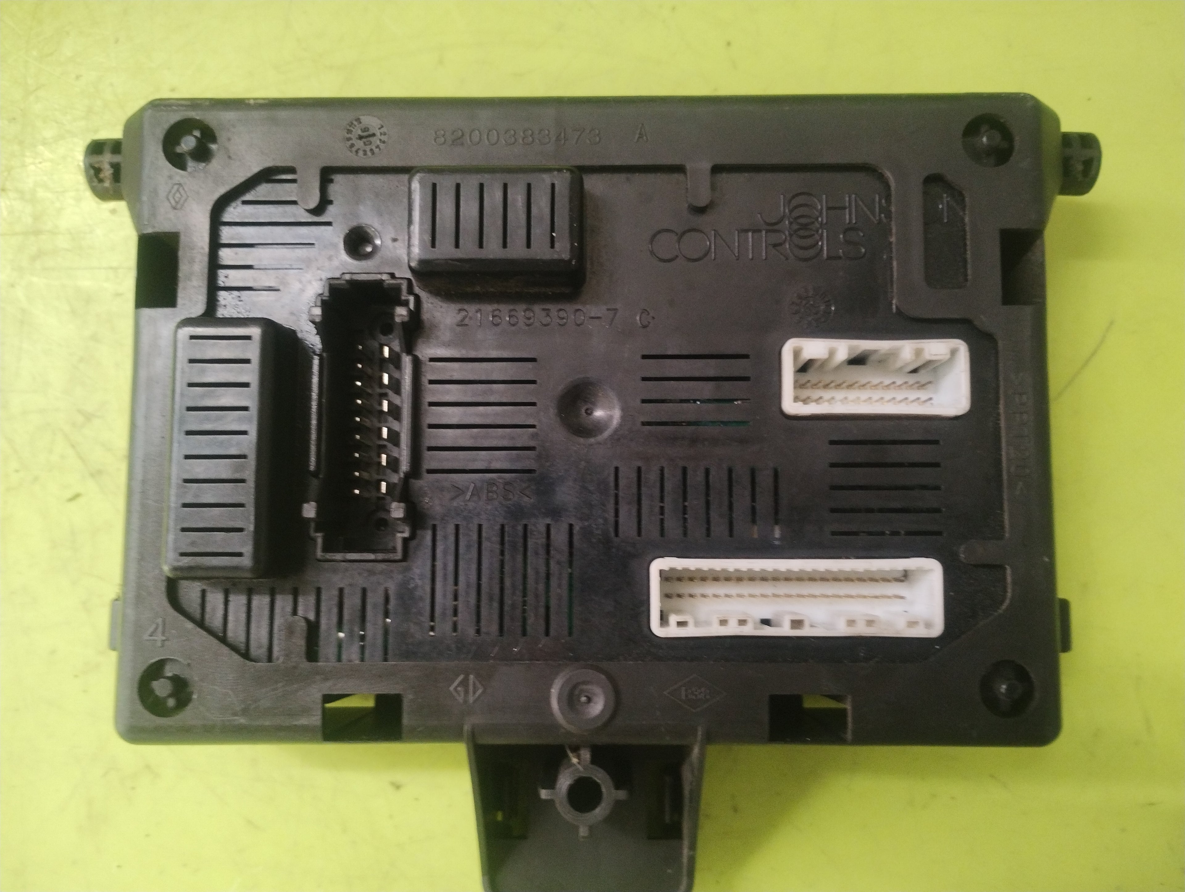 Body Computer Renault Clio 8200652285 BCM L2CR 28118125 - 3A
