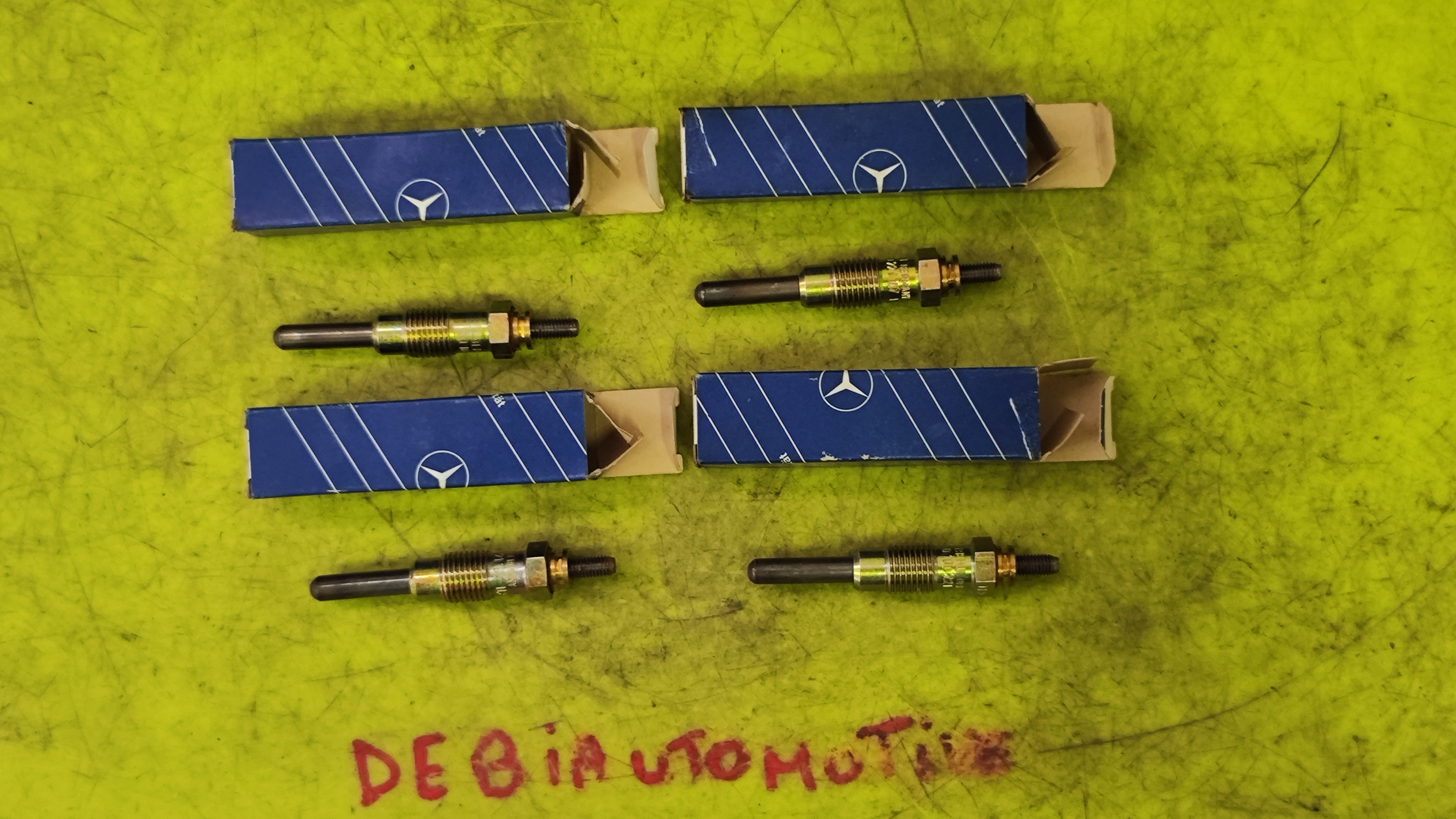 Kit 4 candelette Mercedes-Benz W123, W124, W126, W904, W460, W602 A0001598101