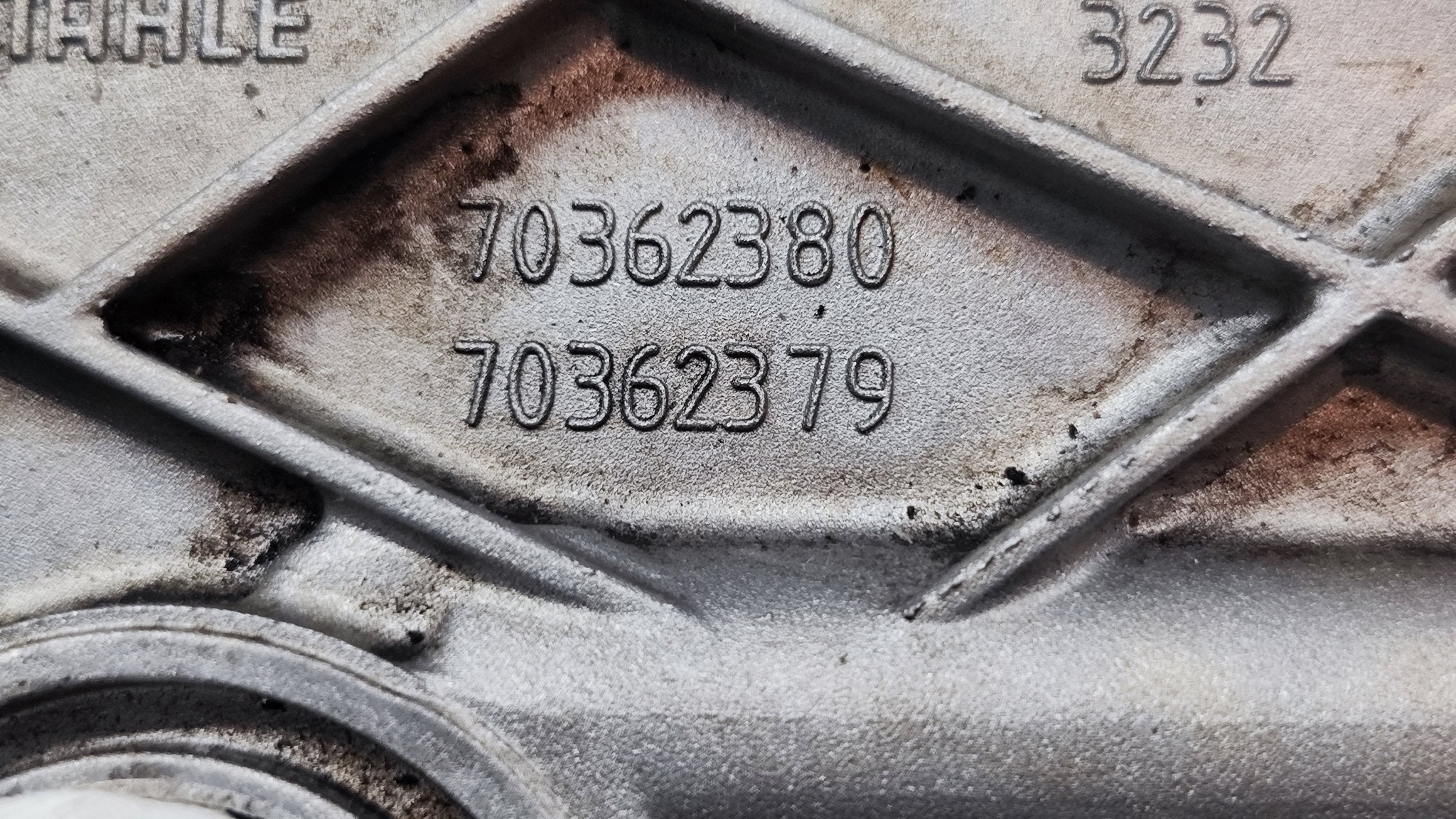 A6511800510 Radiatore Olio Scambiatore di calore Mercedes - Benz - Debiautomotive
