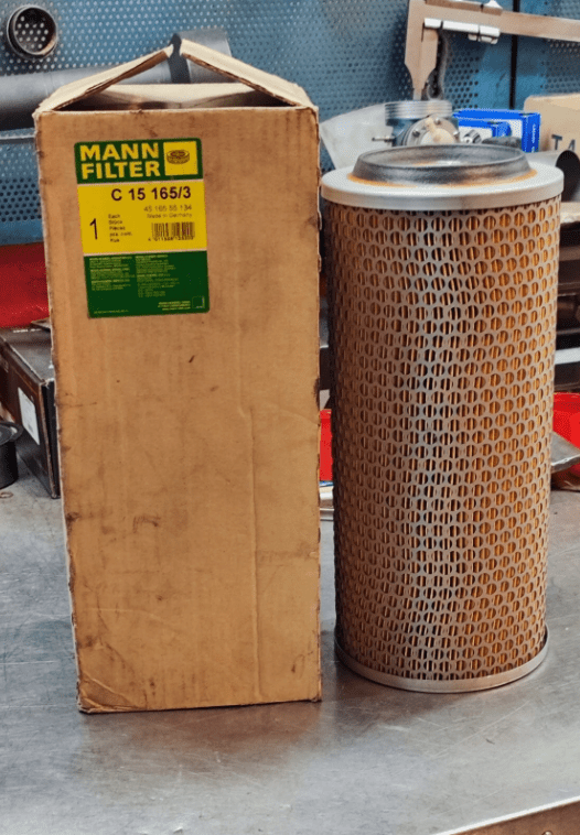C15 165/3 4516555134 Filtro aria Mann - Debiautomotive
