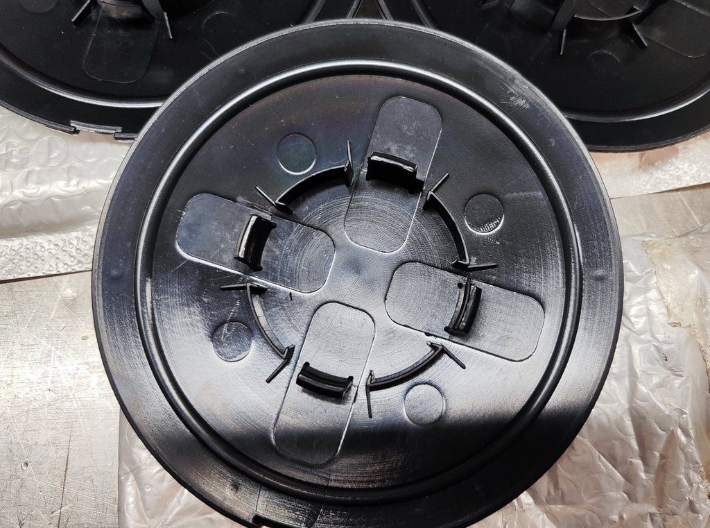 Coppetta coprimozzo copriruota nera con logo Fiat 500 - Debiautomotive