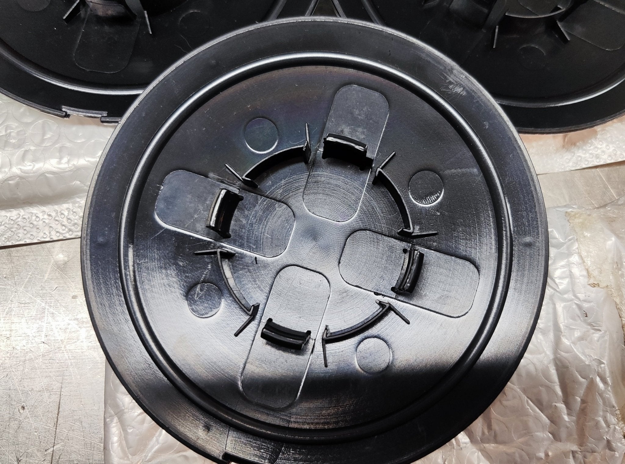 Coppetta coprimozzo copriruota nera con logo Fiat 500 - Debiautomotive