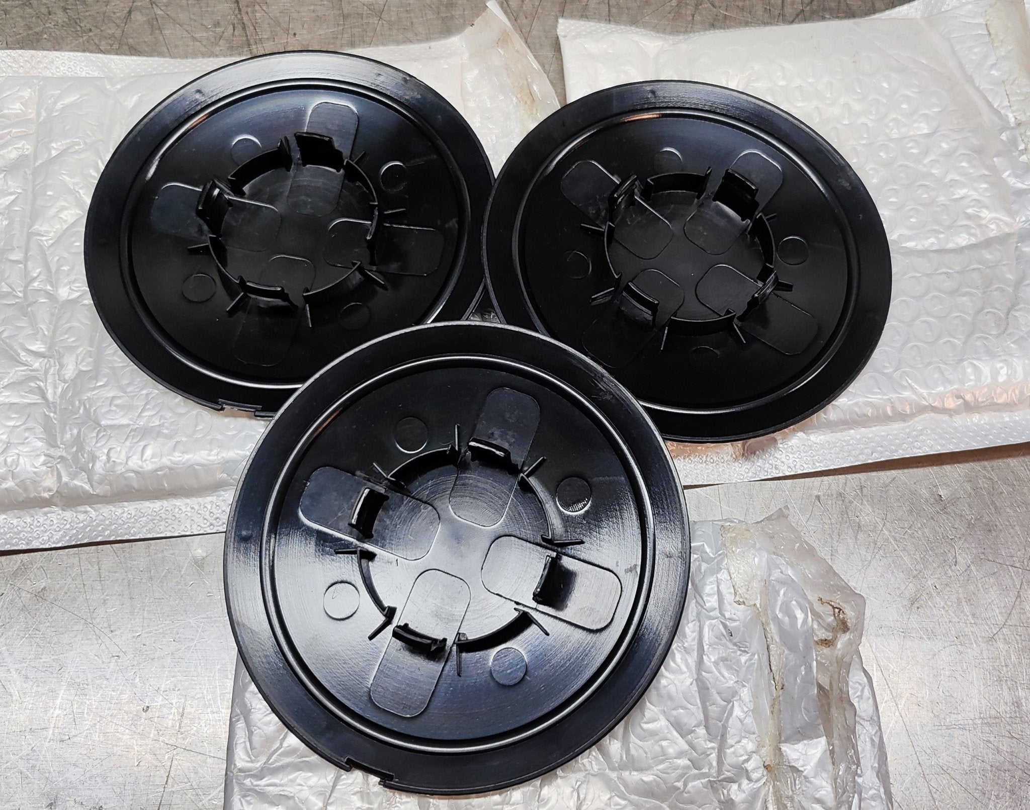 Coppetta coprimozzo copriruota nera con logo Fiat 500 - Debiautomotive