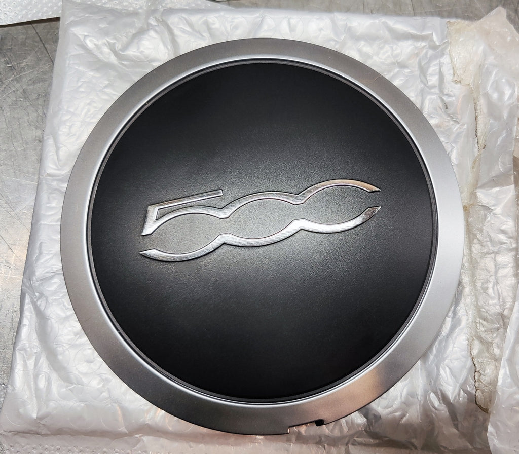 Coppetta coprimozzo copriruota nera con logo Fiat 500 - Debiautomotive
